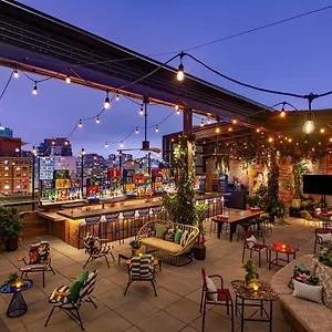 https://moxy-nyc-east-village.us-newyorkcity.com